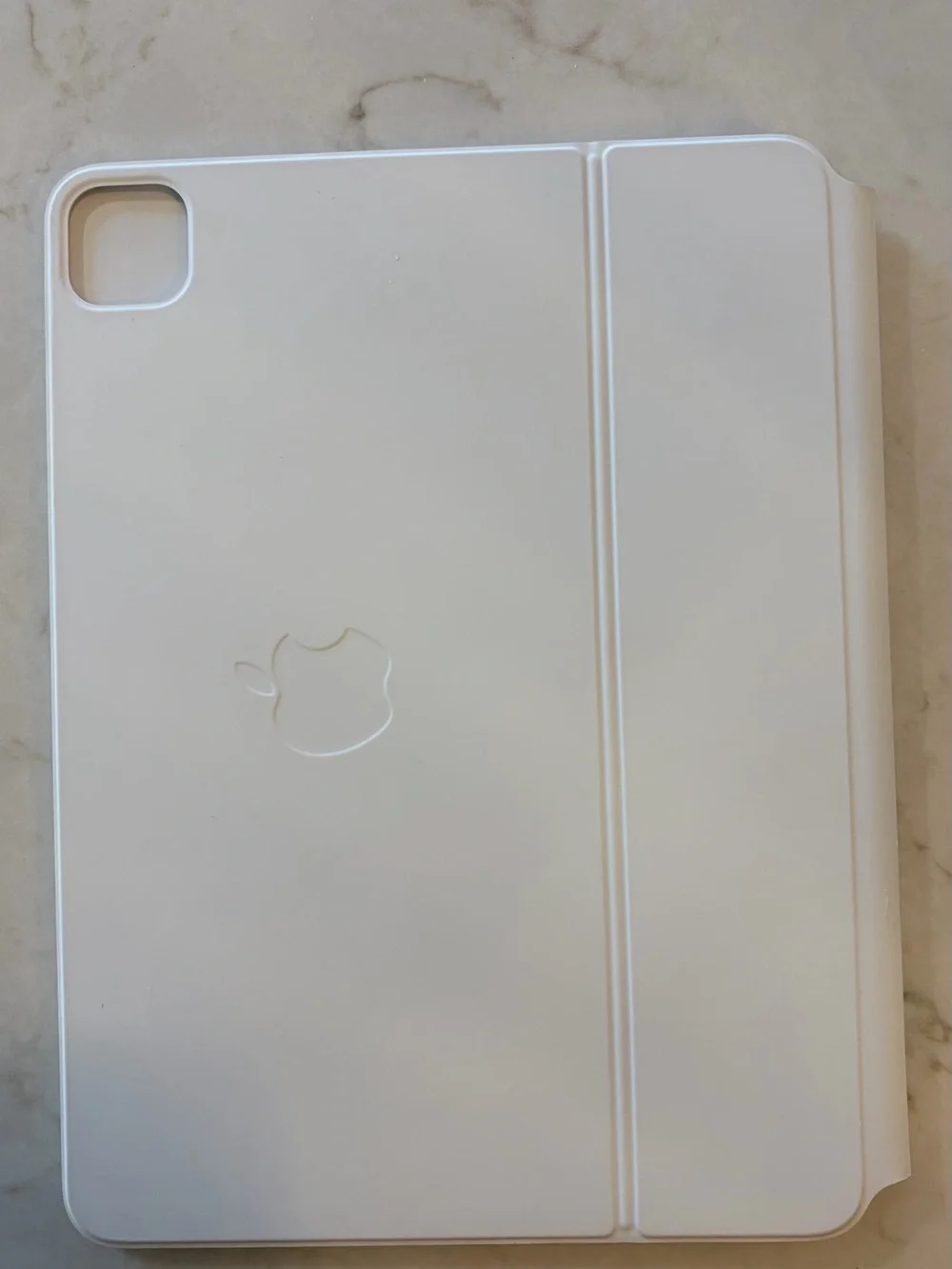 Apple iPad Magic Keyboard - White Case with Trackpad